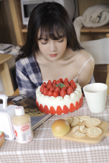 宝妈怕娃闹给同机乘客备100份礼袋